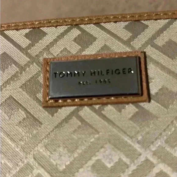 Brand new Tommy Hilfiger wallet - Picture 2 of 4